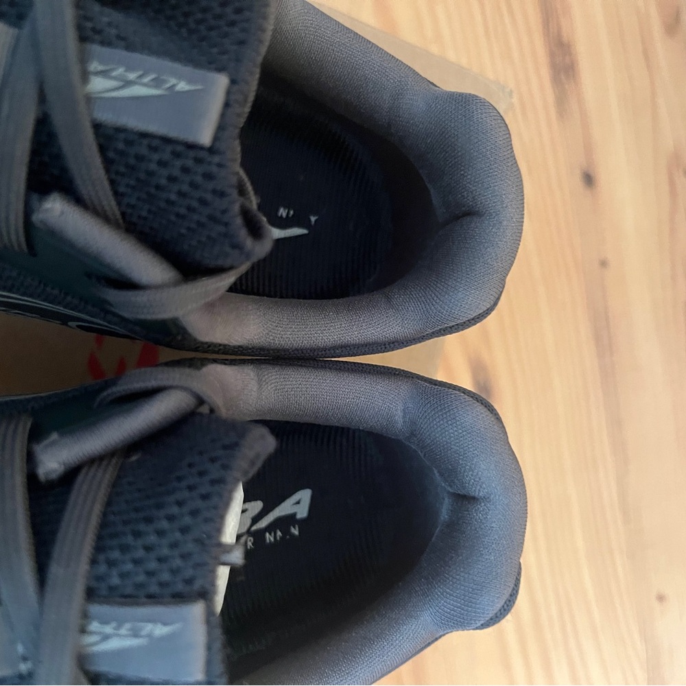 Like New Women’s Altra Escalante 4 Black Athletic Running Shoes size 7 - Picture 8 of 10